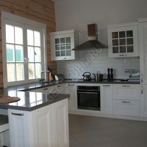 Кухня для частного деревянного дома